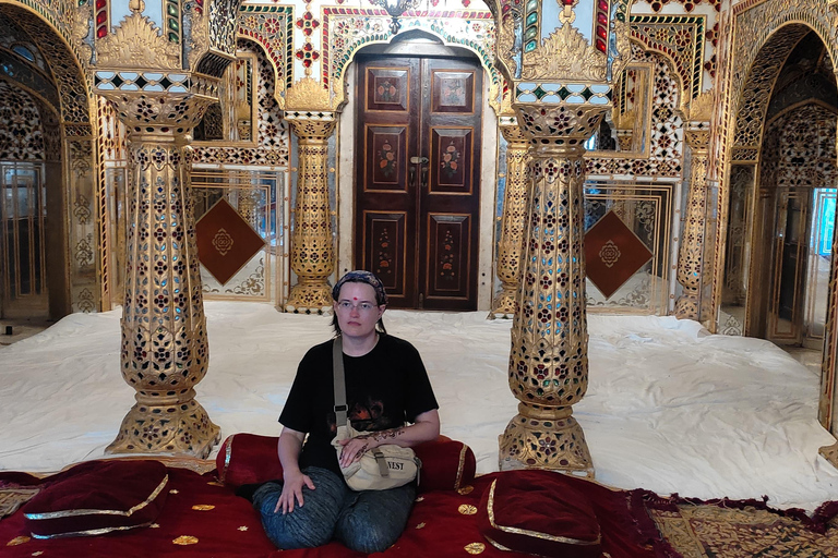 Delhi: tour privato di 4 giorni del Triangolo d'oro con guida donnaTour con alloggio in hotel 3 stelle