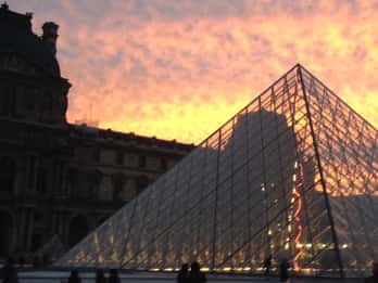Weihnachten in Paris: Louvre, Champs Elysées & Arc de Triomphe Weihnachten in Paris: Louvre, Champs Elysées & Arc de Triomphe