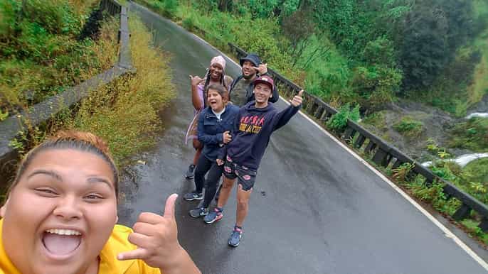 maui tour en grupo pequeño a hana con un local