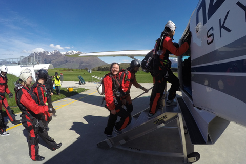 Queenstown: Tandem Skydive de 9.000, 12.000 ou 15.000 pésVoo de 12.000 pés