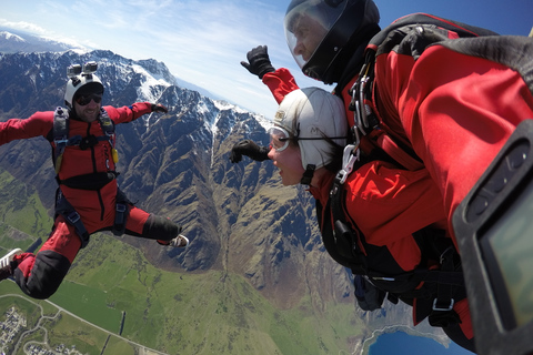 Queenstown: saut en parachute tandem de 12 000 pieds au-dessus des lacs du sud