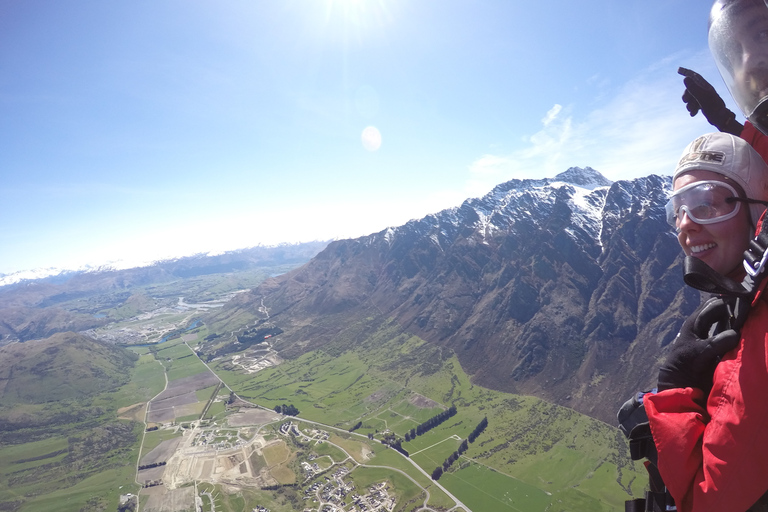 Queenstown: saut en parachute tandem de 12 000 pieds au-dessus des lacs du sud