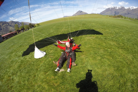 Queenstown: paracaidismo en tándem de 12,000 pies sobre los lagos del sur