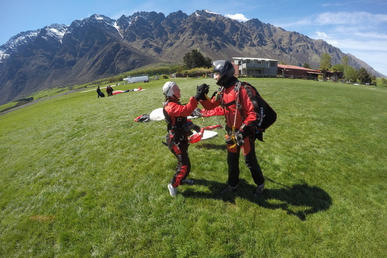 Queenstown: saut en parachute tandem de 12 000 pieds au-dessus des lacs du sud