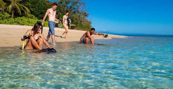 Port Douglas: Low Isles Glass-Bottom Boat & Snorkeling Tour