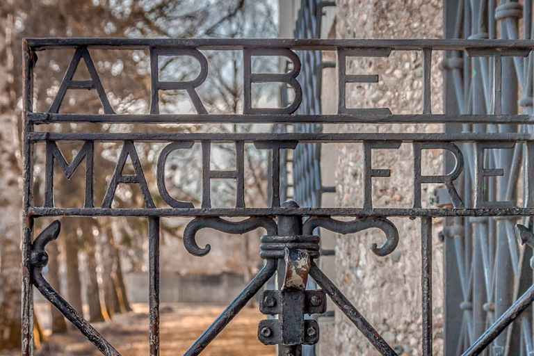 Från München: Heldagstur till minnesplatsen DachauFrån München: Dagstur till Dachau Memorial