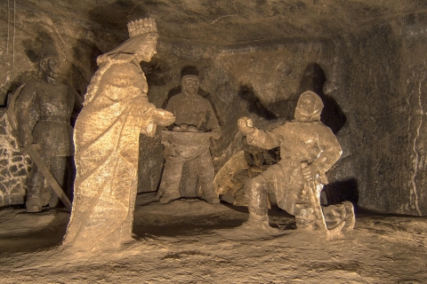 From Kraków: Wieliczka Salt Mine Guided Tour Tour in Russian with Hotel Pickup and Shared Transportation