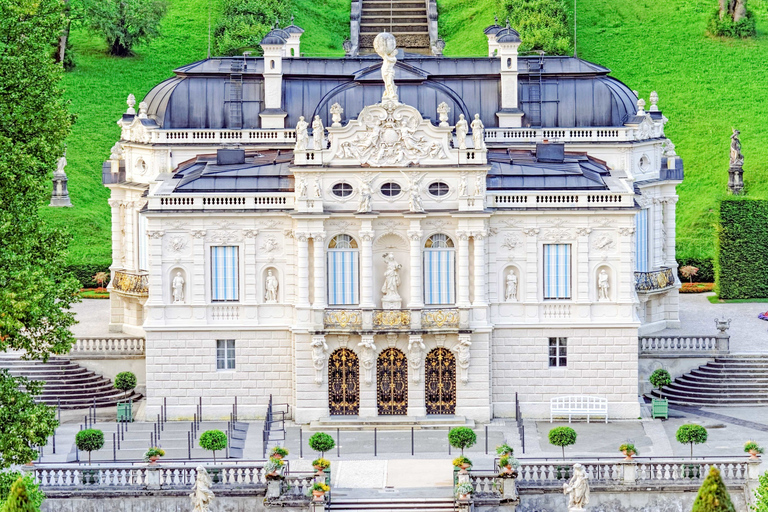 Z Monachium: Wycieczka do Neuschwanstein i Linderhof po hiszpańskuZ Monachium: wycieczka do Neuschwanstein i Linderhof w języku hiszpańskim