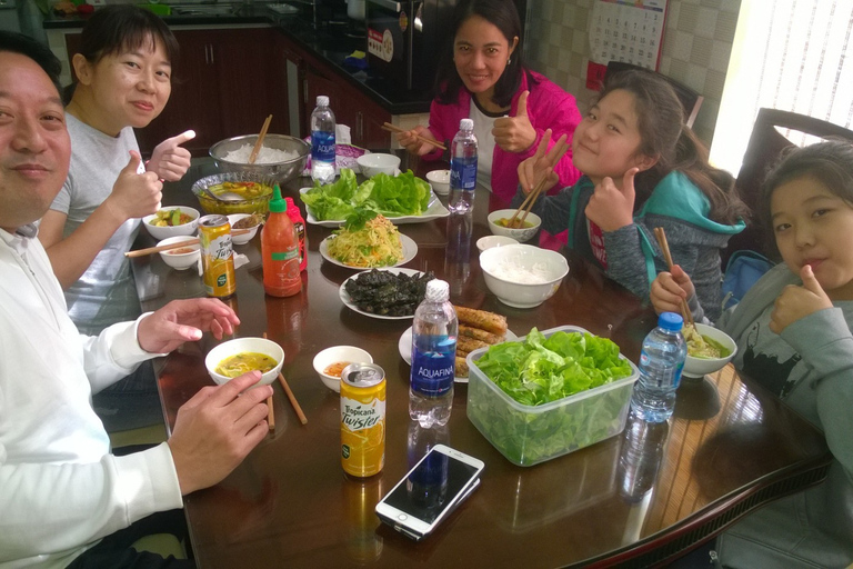 Visite de la ferme de Hanoi et cours de cuisine avec une famille locale