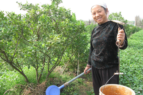 Excursión a la Granja de Hanoi y Clase de Cocina con una Familia Local