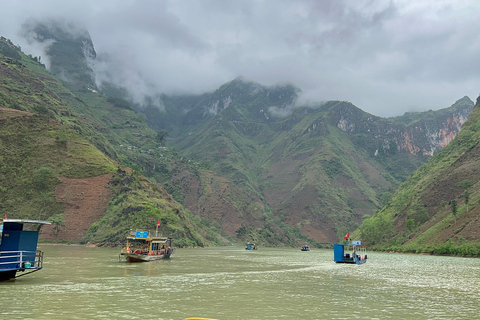 Från Hanoi: 4-dagars Ha Giang Loop Car Tour Plus redigerad video