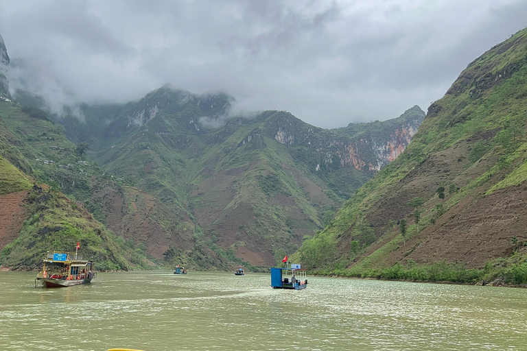 Från Hanoi: 4-dagars Ha Giang Loop Car Tour Plus redigerad video