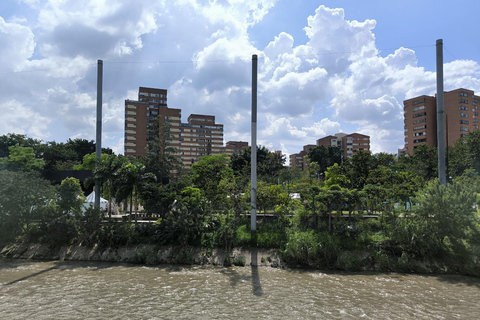 Medellín Through Time – City Sightseeing Tour | Subway, Metrocable, and Historic Center