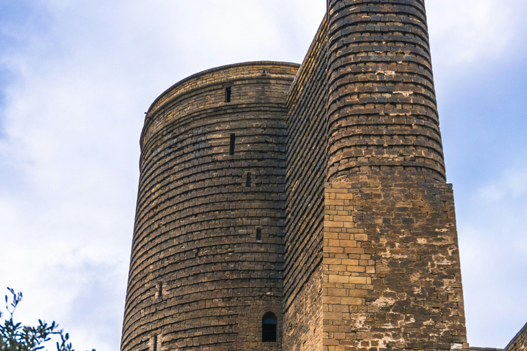 Baku: Private Photo Tour – Old City & Skyline