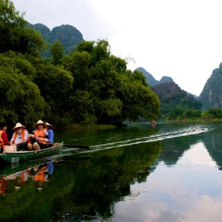 Hanoi: Hoa Lu, Mua luola ja Trangin päiväretki lounaalla
