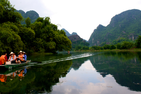 Hanoi: Hoa Lu, Mua Cave and Trang An Day Tour with Lunch