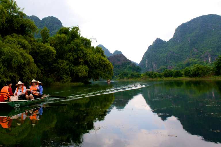 Hanoi: Hoa Lu, Mua Cave and Trang An Day Tour with Lunch