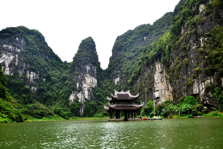 Hanoi: Hoa Lu, Mua Cave and Trang An Day Tour with Lunch