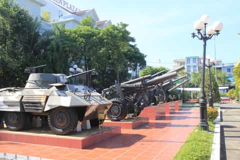 Da Nang - Half-Day Museums and Bridges Tour