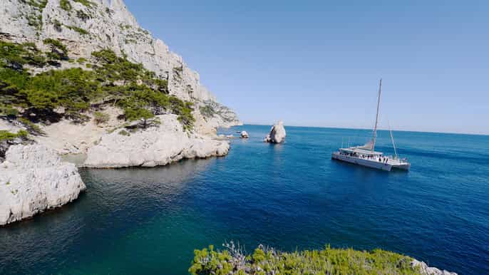 from marseille calanques picnic cruise