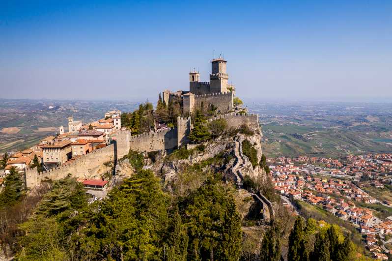 San Marino: Private City Tour + Wonder Welcome KIT