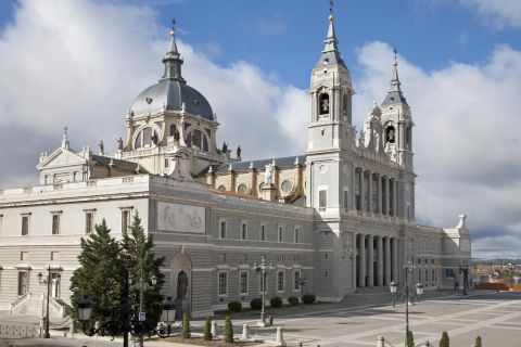 Madrid Walking Tour & Royal Palace Guided Visit