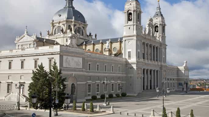 madrid walking tour royal palace guided visit