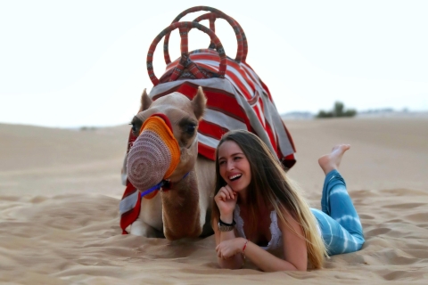 Dubái: safari de aventura por las dunas rojas, paseo en camello y barbacoaTour compartido de 7 horas