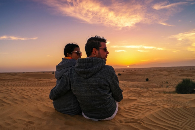 Dubai: rodeduin-safari, kamelenrit, sandboard en BB-optiesPrivétour met barbecue in bedoeïenenkamp (7 uur)