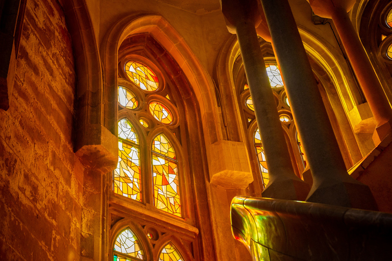 Barcelona: Sagrada Familia Tour with Tower Access Option Guided Tour without Tower Access