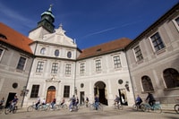 Munich, Guided City Tour by Bike - Housity
