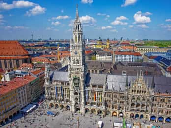 Munich City: Marienplatz and English Garden Walking Tour