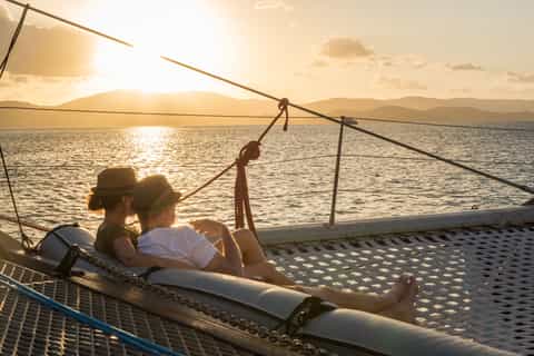Hamilton Island: Whitsundays Sunset Sail with Refreshments