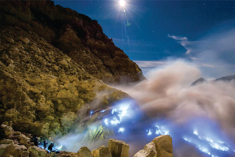 From Bali or Banyuwangi: Ijen Crater Sunrise Hike Pickup and drop-off in Banyuwangi