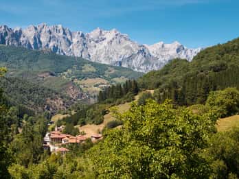 Santander: Picos, Santo Toribio Monastery and Potes Day Tour
