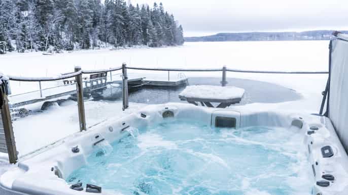 rovaniemi arctic sauna and hot tub with northern lights