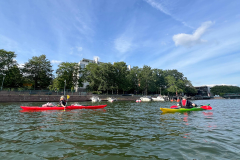Helsinki: Urban Kayaking Adventure with Guide