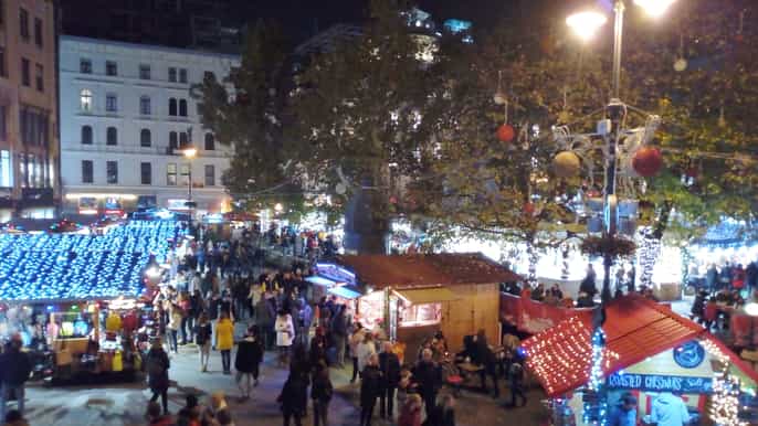 budapest christmas market walking tour