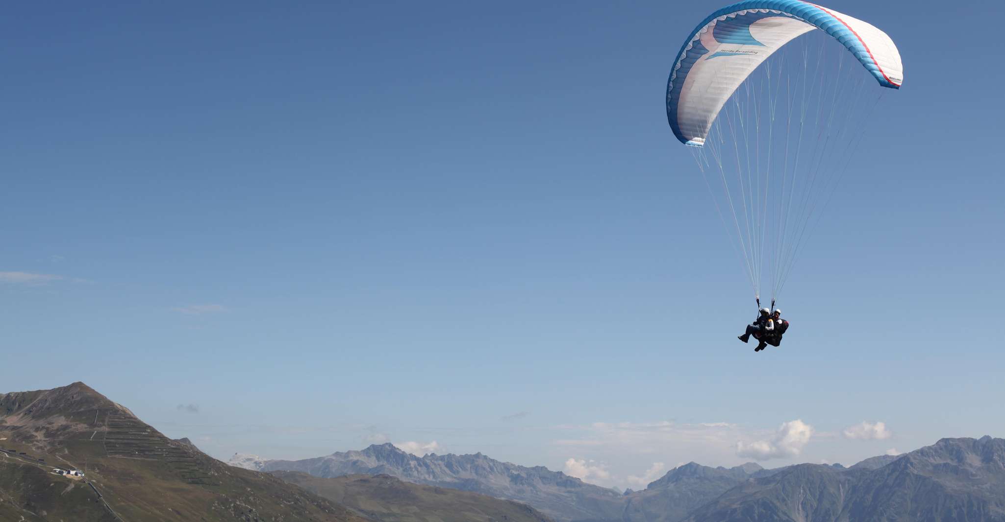Davos, Tandem Paragliding Experiência - Hizvo
