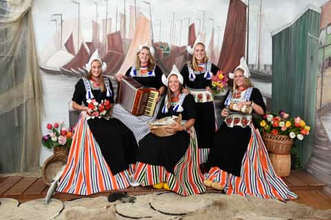 volendam original volendam costume photography session