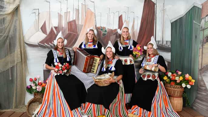 volendam original volendam costume photography session