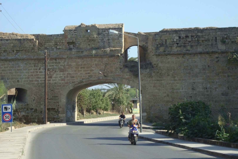 Ab Ayia Napa: Tour zur Geisterstadt Famagusta