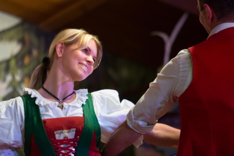 Innsbruck : soirées tyroliennes de la famille GundolfSpectacle à 20:30 avec 1 boisson