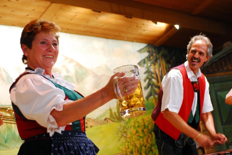 Innsbruck : soirées tyroliennes de la famille GundolfSpectacle à 20:30 avec 1 boisson