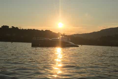 nice private evening tour on solar powered boat