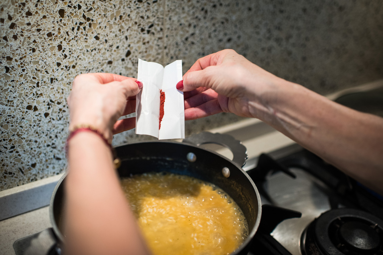 Milano: Mercato e lezione di cucina a casa di un abitante del posto