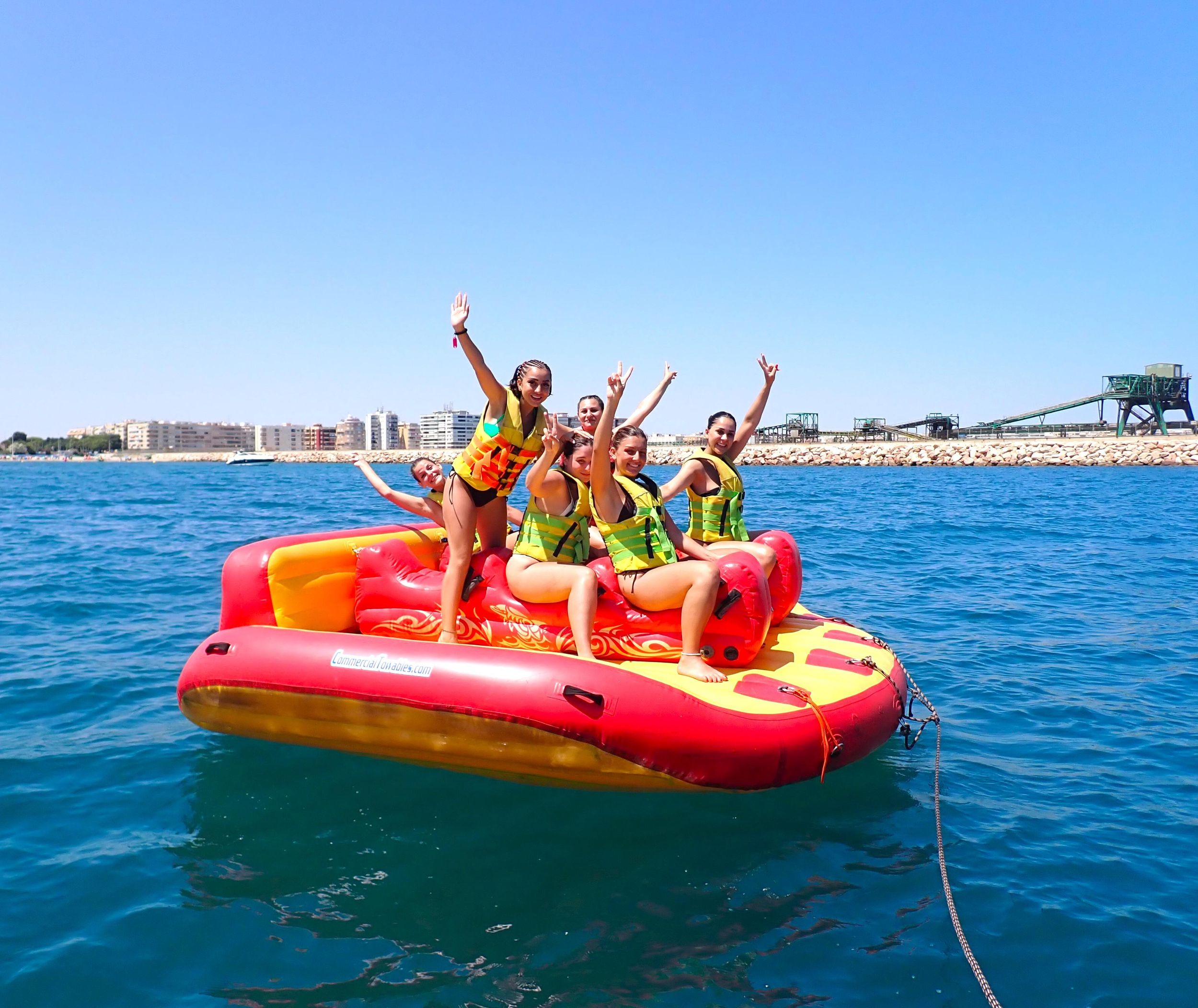 Torrevieja: Verrückte Sofafahrt mit Schnellboot-Antrieb