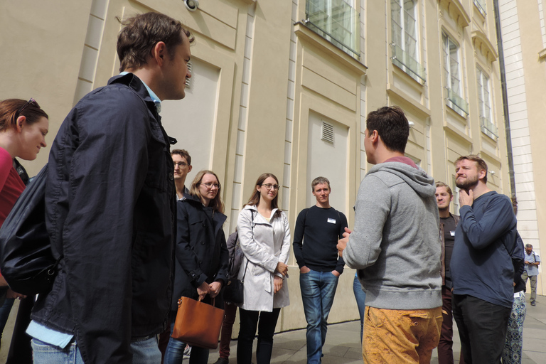 Prague : Visite guidée d'une demi-journée en Segway et E-ScooterCircuit combiné privé de 3 heures en Segway et E-scooter