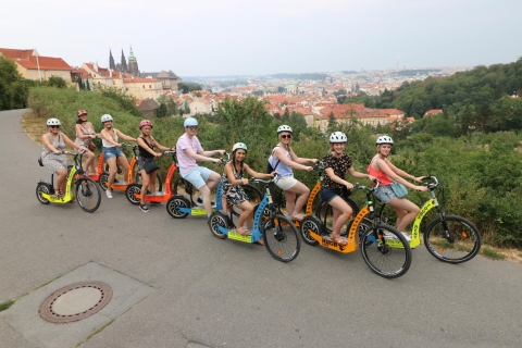Prague : Visite guidée d'une demi-journée en Segway et E-ScooterCircuit combiné privé de 3 heures en Segway et E-scooter