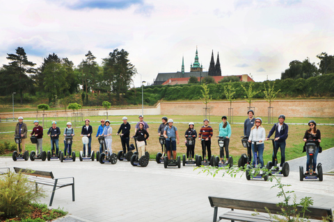 Prague : Visite guidée d'une demi-journée en Segway et E-ScooterCircuit combiné privé de 3 heures en Segway et E-scooter